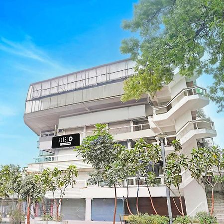 Super Hotel O Navrangpura Cg Road Formerly Hotel Yugraj أحمد أباد المظهر الخارجي الصورة