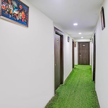 Super Hotel O Navrangpura Cg Road Formerly Hotel Yugraj أحمد أباد المظهر الخارجي الصورة