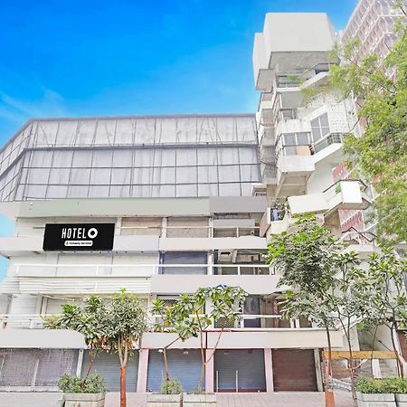 Super Hotel O Navrangpura Cg Road Formerly Hotel Yugraj أحمد أباد المظهر الخارجي الصورة