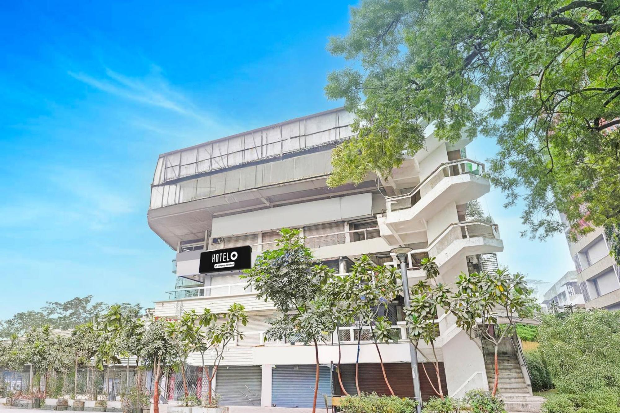 Super Hotel O Navrangpura Cg Road Formerly Hotel Yugraj أحمد أباد المظهر الخارجي الصورة