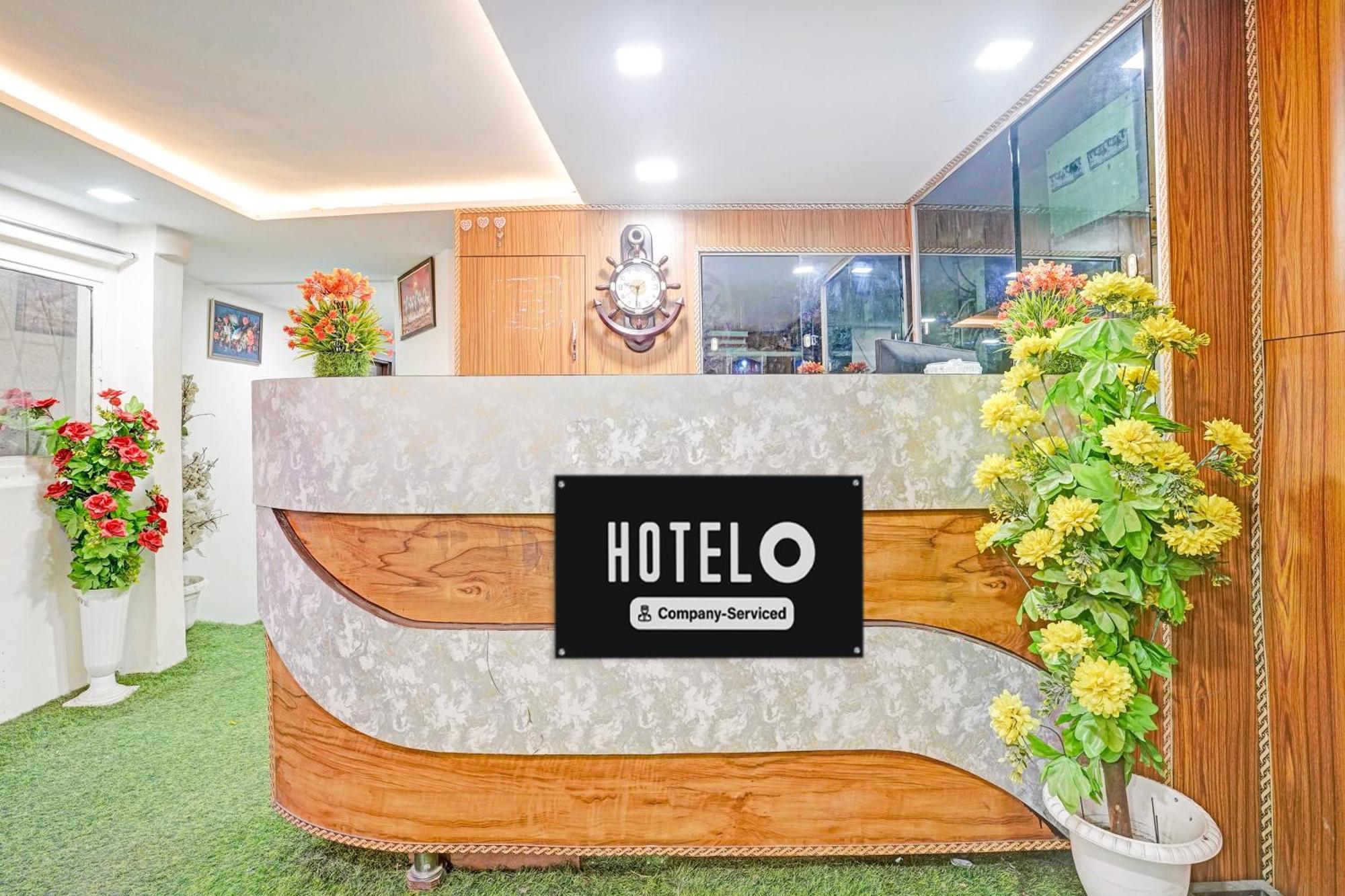 Super Hotel O Navrangpura Cg Road Formerly Hotel Yugraj أحمد أباد المظهر الخارجي الصورة