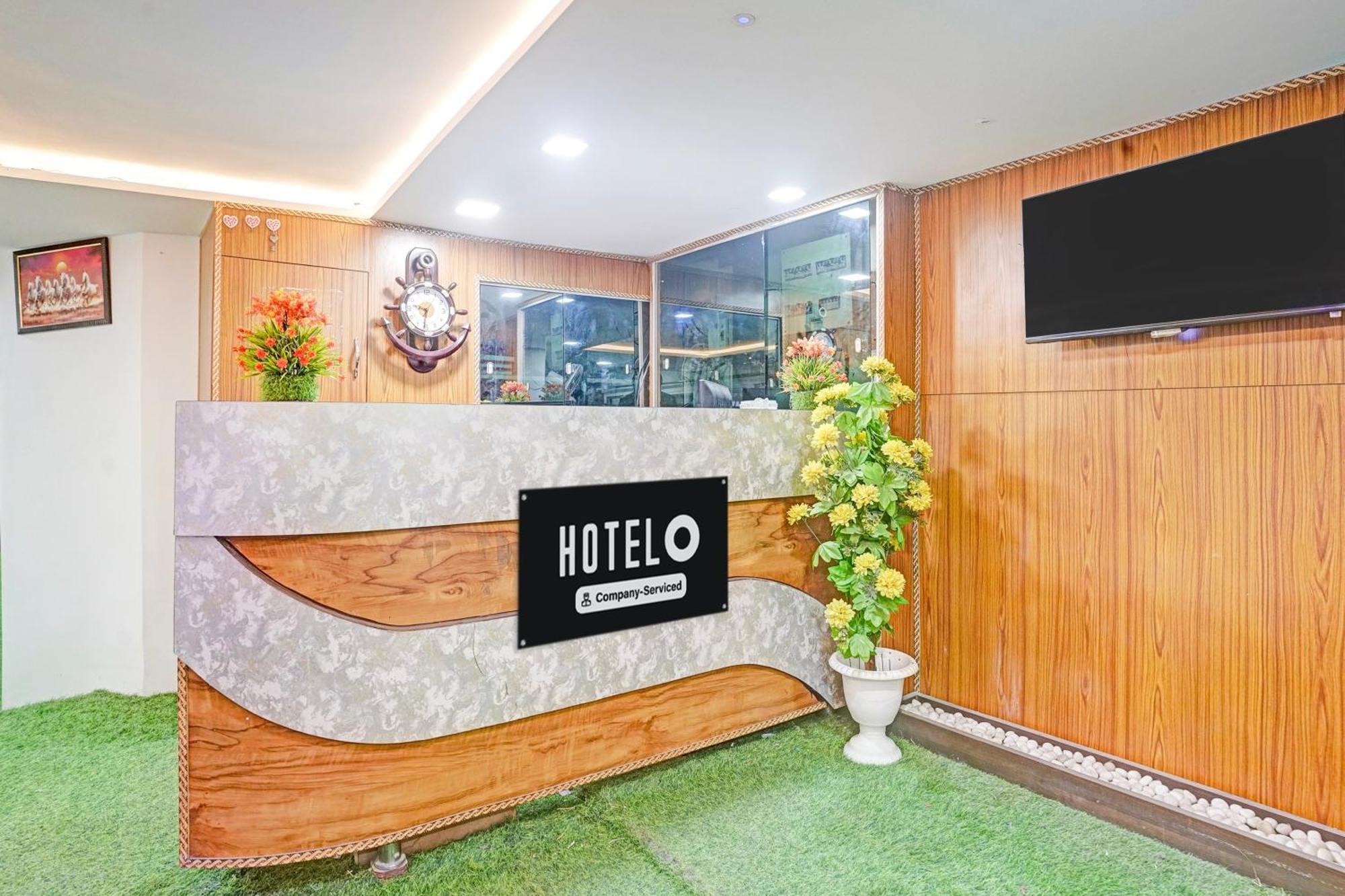 Super Hotel O Navrangpura Cg Road Formerly Hotel Yugraj أحمد أباد المظهر الخارجي الصورة