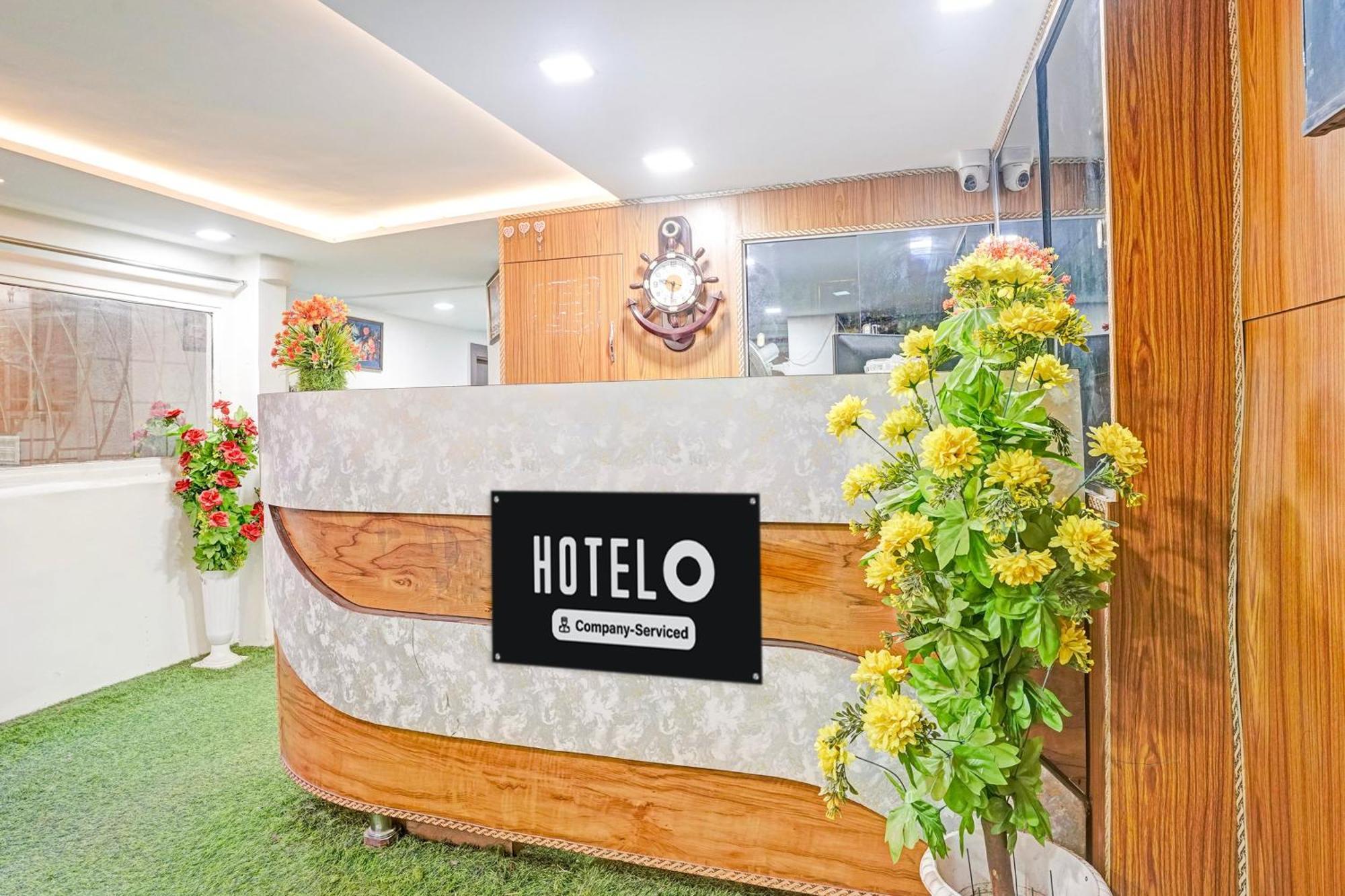Super Hotel O Navrangpura Cg Road Formerly Hotel Yugraj أحمد أباد المظهر الخارجي الصورة