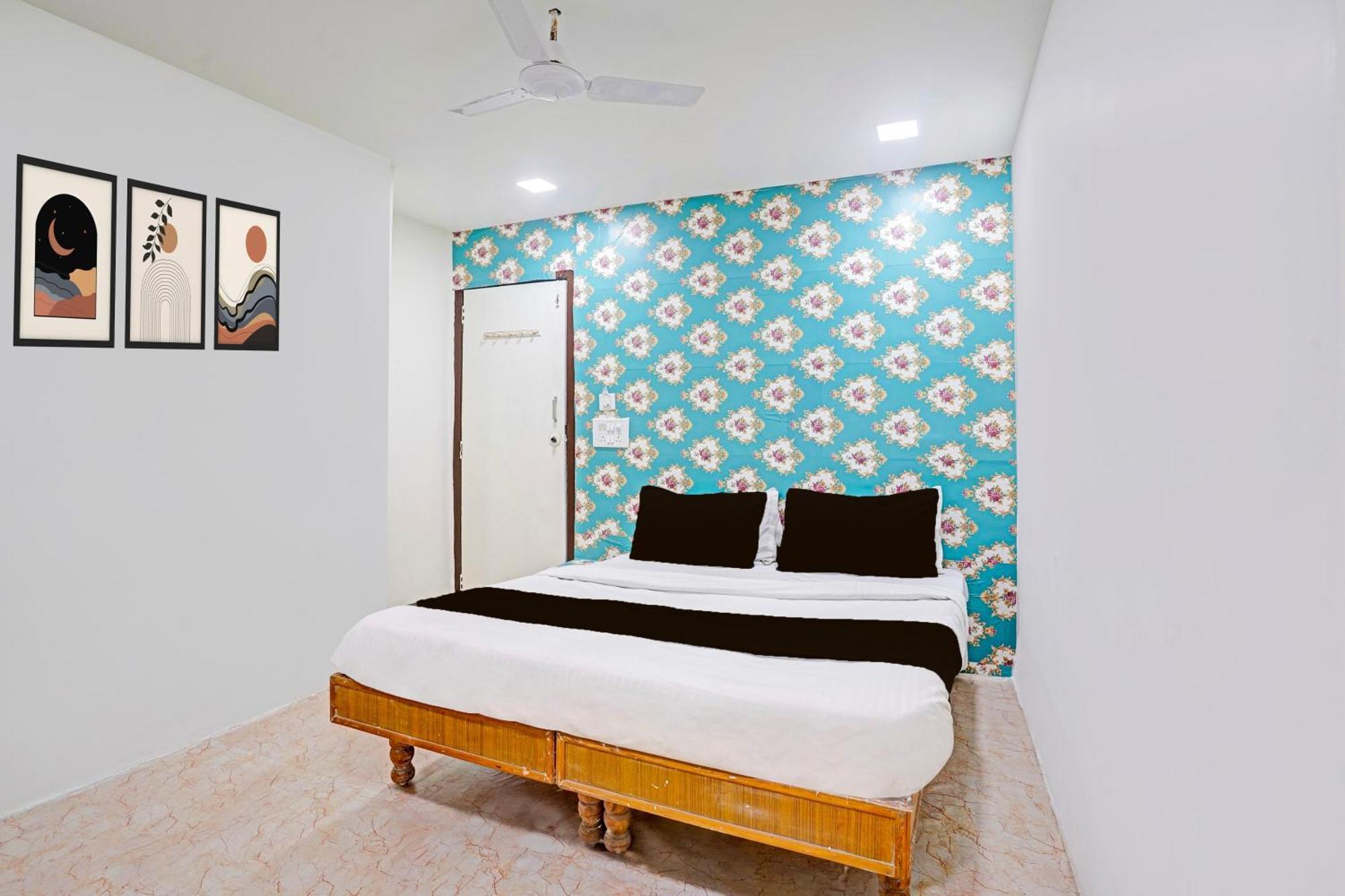 Super Hotel O Navrangpura Cg Road Formerly Hotel Yugraj أحمد أباد المظهر الخارجي الصورة