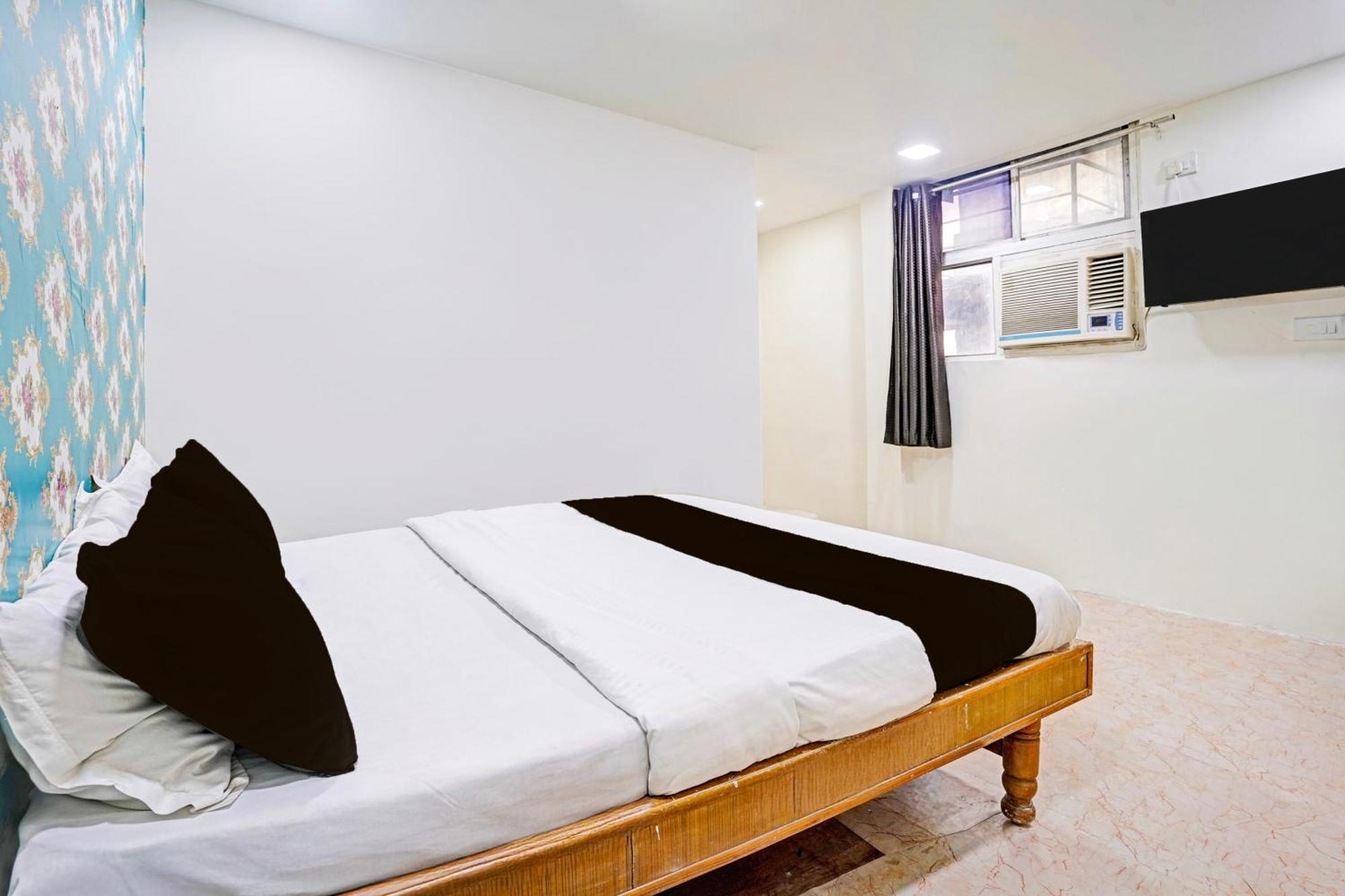 Super Hotel O Navrangpura Cg Road Formerly Hotel Yugraj أحمد أباد المظهر الخارجي الصورة