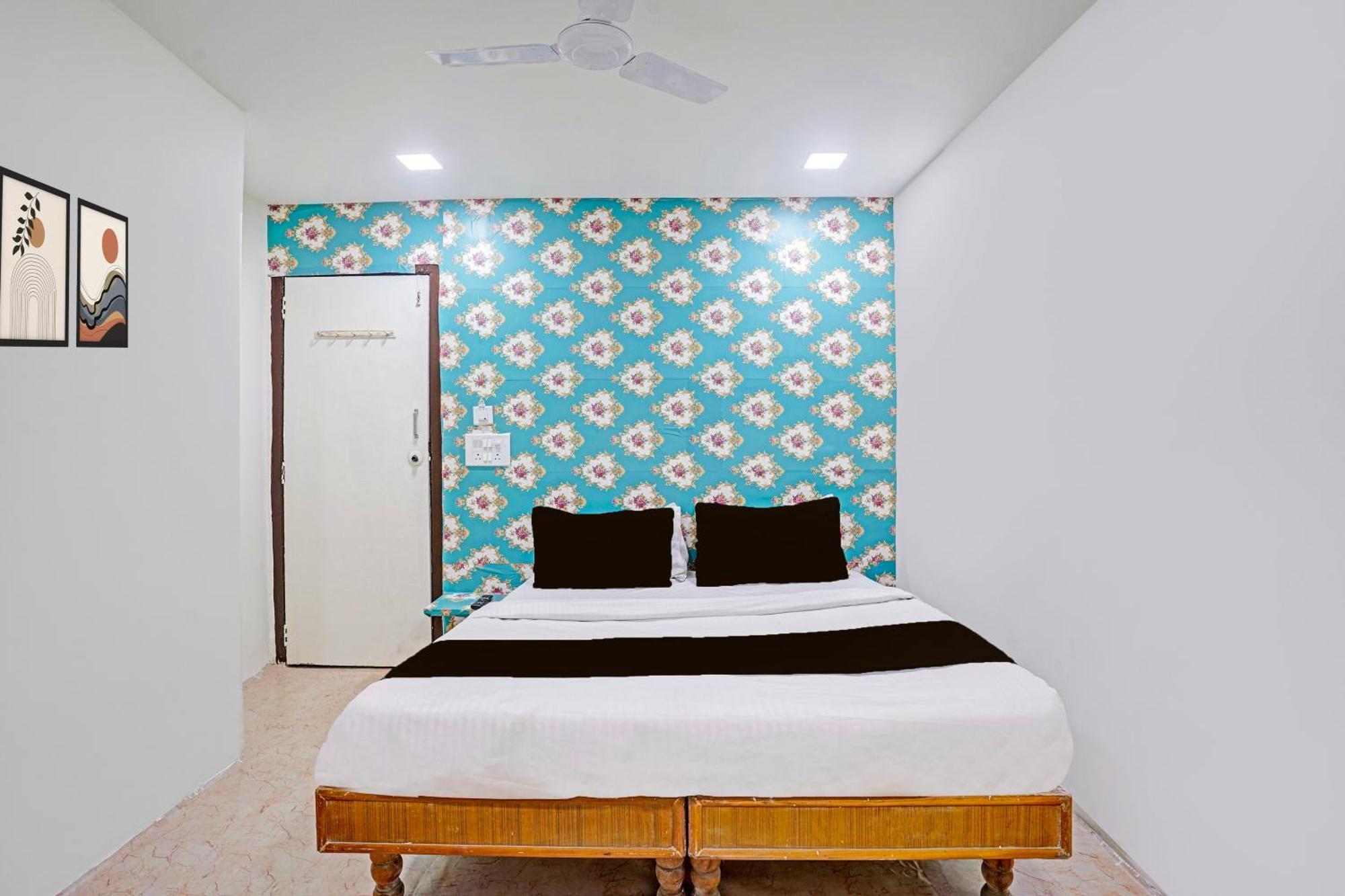 Super Hotel O Navrangpura Cg Road Formerly Hotel Yugraj أحمد أباد المظهر الخارجي الصورة